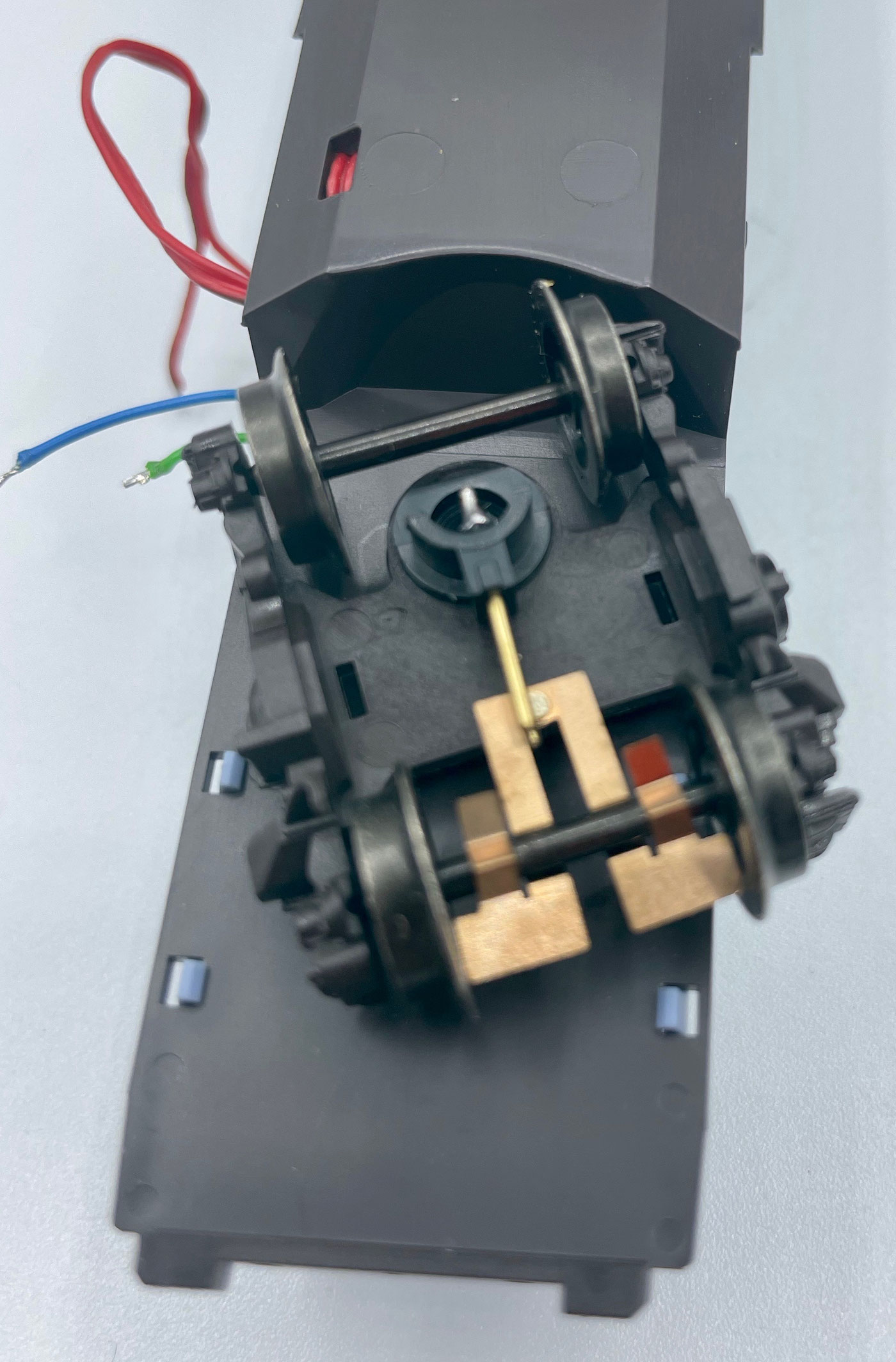 MT-43586 V2 double-deck driving trailer — Installing the MT-43856 V2 adapter board