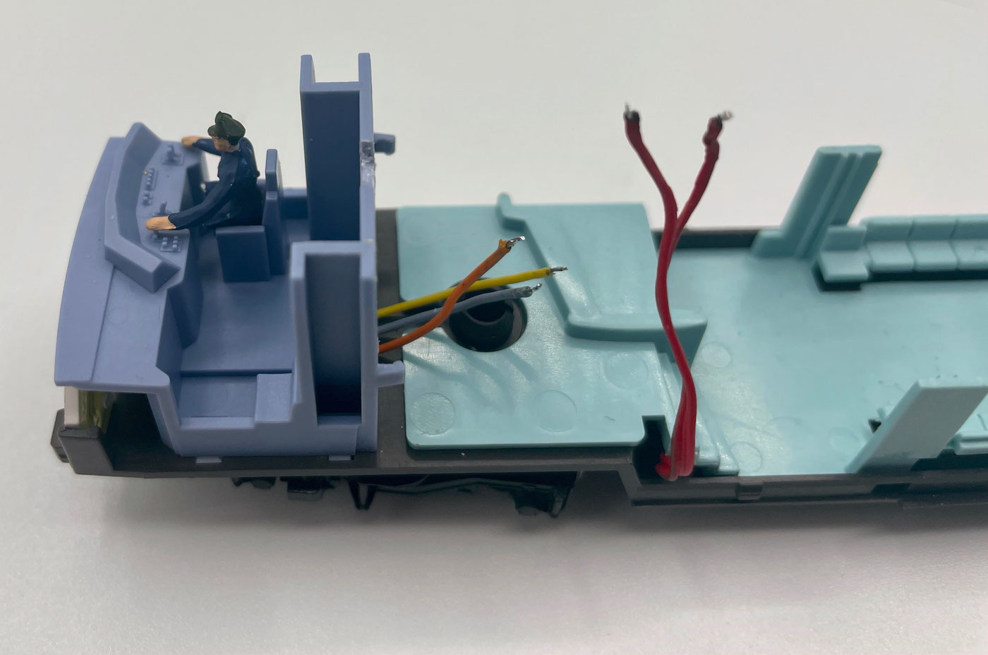 MT-43586 V2 double-deck driving trailer — Installing the MT-43856 V2 adapter board