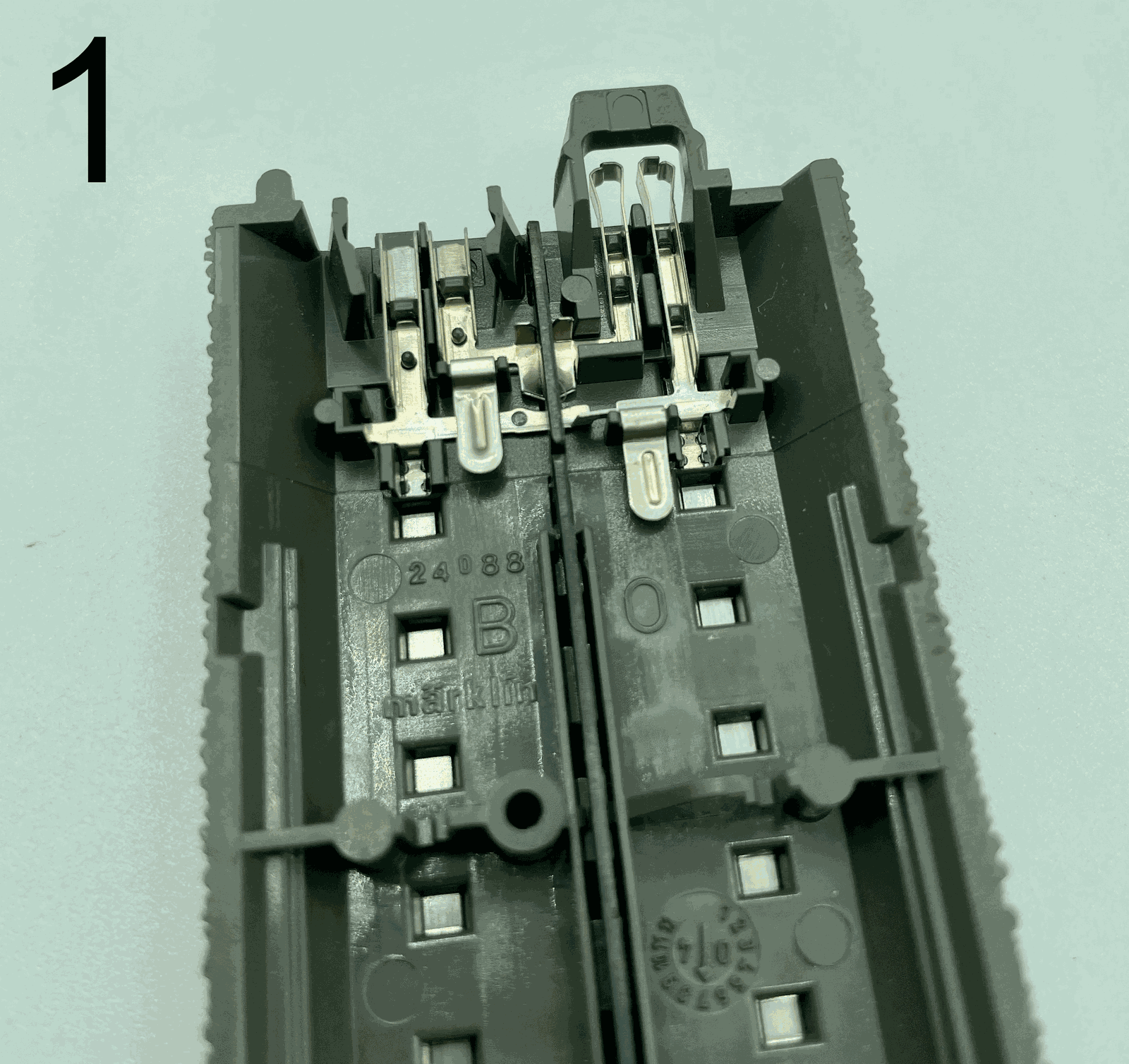LoDi-8-GBM v2 — Connecting the LoDi-8-GBM v2 to three-rail track